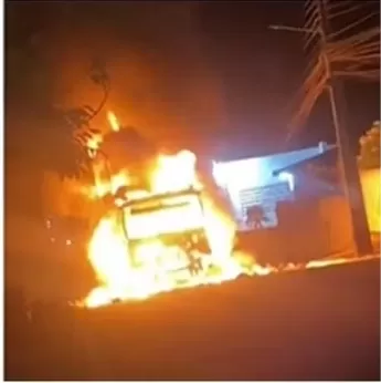 Incêndio atinge caminhão carregado de galinhas em Guarabira